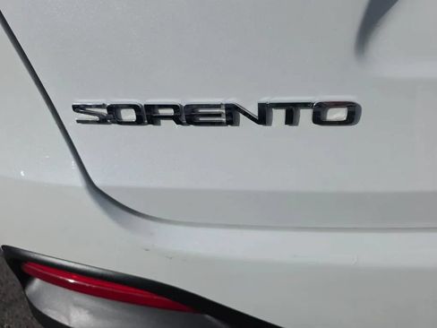 Used 2018 Kia Sorento AWD image 17