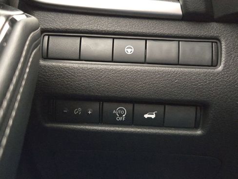 Used 2025 Nissan Rogue SV image 23