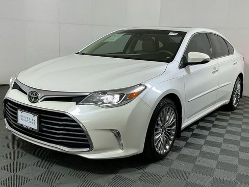 Used 2016 Toyota Avalon Limited w/ Toyota Safety Sense Package image 2