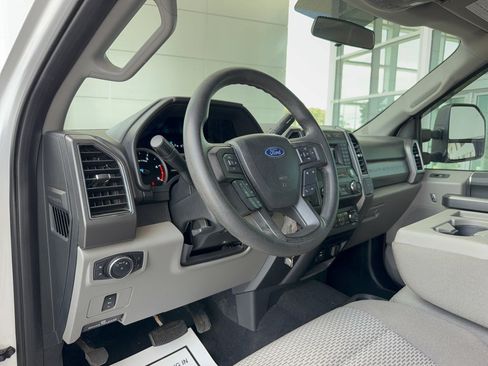 Certified 2019 Ford F250 XLT w/ XLT Value Package AWD/4WD image 11