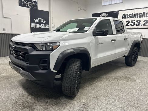 Used 2023 Chevrolet Colorado Trail Boss w/ Advanced Trailering Package AWD/4WD image 3