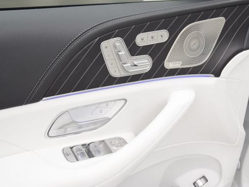Used 2026 Mercedes-Benz Maybach GLS 600 4MATIC image 23