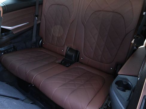 Used 2026 BMW X7 xDrive40i w/ M Sport Package AWD/4WD image 14