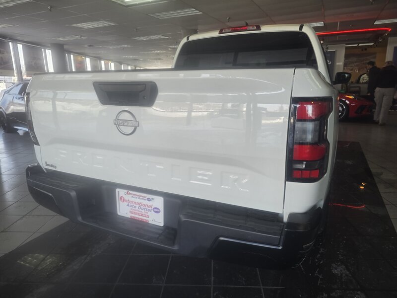 Used 2022 Nissan Frontier S RWD image 5