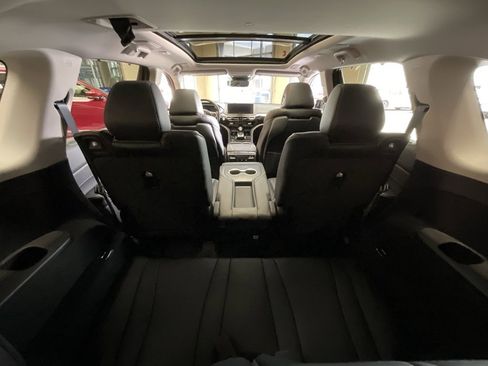 Certified 2025 Acura MDX w/ Technology Package image 28