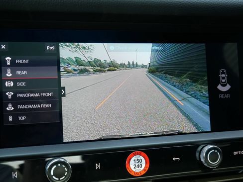 New 2025 Porsche Macan image 21