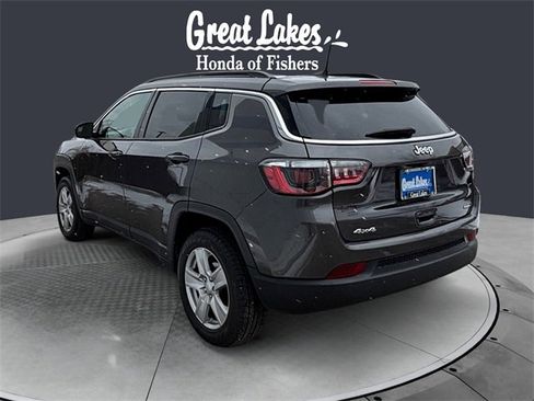 Used 2022 Jeep Compass Latitude image 3