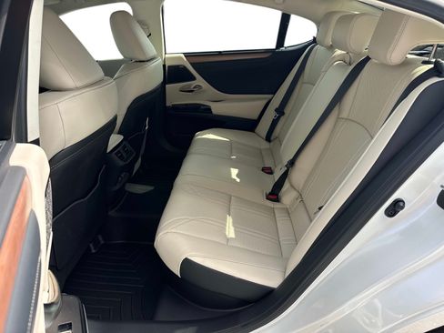 Certified 2025 Lexus ES 300h Ultra Luxury w/ Accessory Package (Z1) FWD image 12