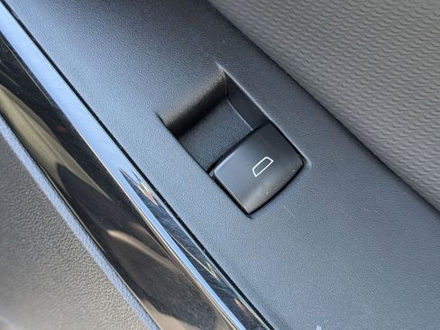 Used 2025 Chevrolet Equinox LT image 34