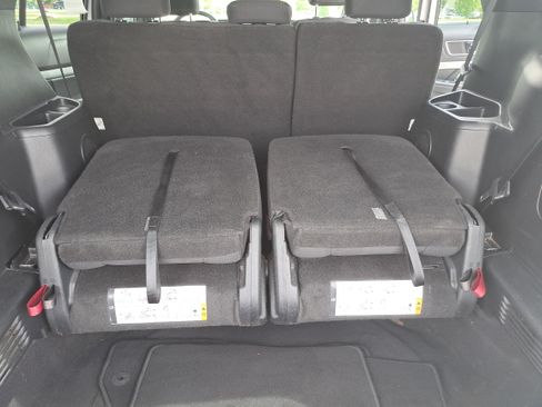 Used 2016 Ford Explorer XLT w/ Equipment Group 201A FWD image 13