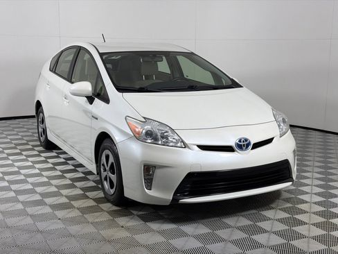 Used 2015 Toyota Prius Two FWD image 3