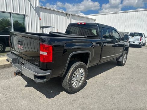 Used 2018 GMC Sierra 2500 SLT w/ Driver Alert Package AWD/4WD image 3