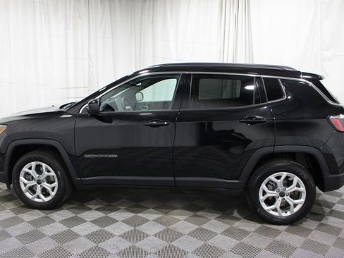 Used 2025 Jeep Compass Latitude AWD/4WD image 30