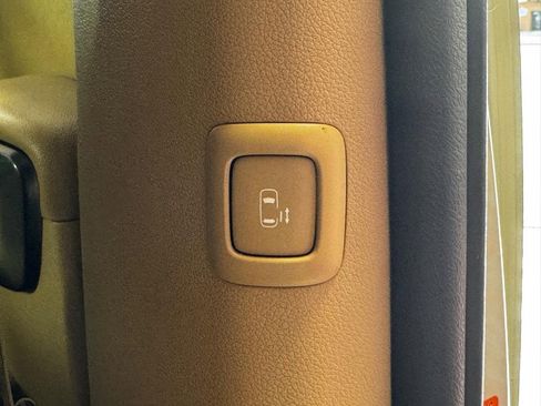 Used 2018 Kia Sedona LX image 12