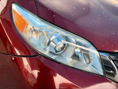 Used 2013 Toyota Sienna LE image 27