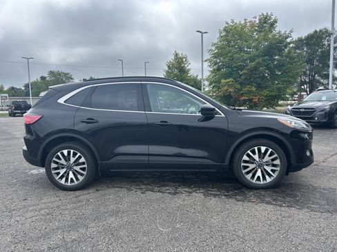 Used 2021 Ford Escape Titanium w/ Class II Trailer Tow Package AWD/4WD image 2