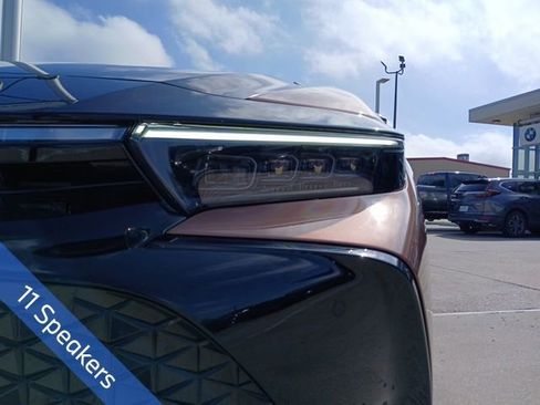 Used 2023 Toyota Crown Platinum image 4