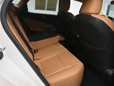 Used 2024 Lexus NX 250 FWD w/ Towing Package (2000 Lbs) image 25