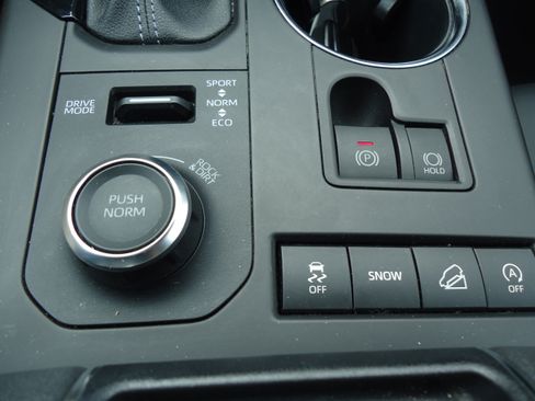Used 2022 Toyota Highlander XSE AWD/4WD image 22