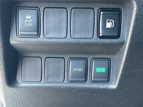 Used 2018 Nissan Rogue S image 15