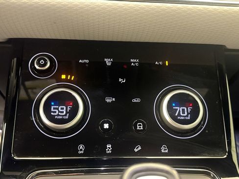 Used 2023 Land Rover Range Rover Evoque R-Dynamic S image 16