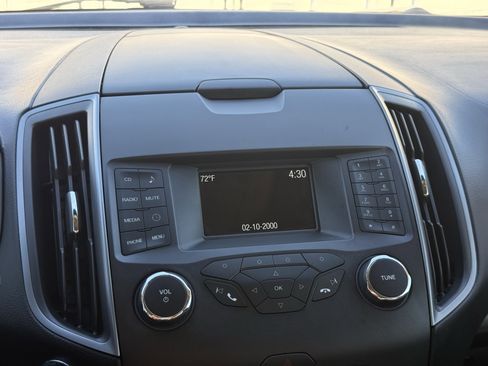 Used 2018 Ford Edge SE image 28