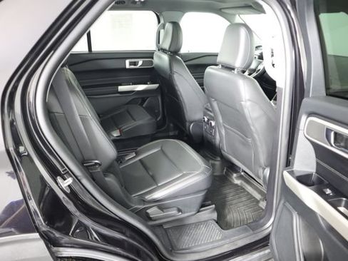 Used 2022 Ford Explorer XLT w/ Equipment Group 202A AWD/4WD image 69