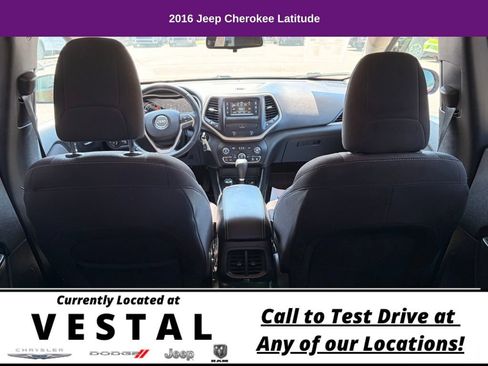 Used 2016 Jeep Cherokee Latitude AWD/4WD image 14