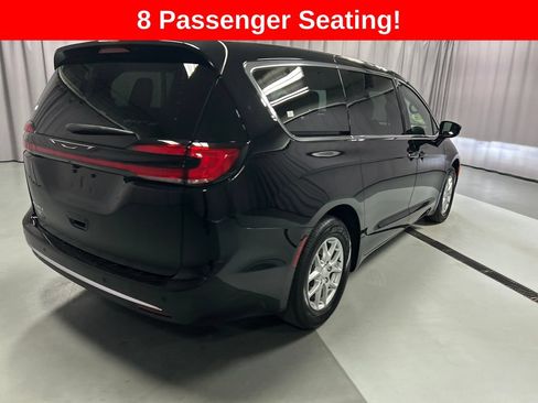 New 2027 Chrysler Pacifica Select FWD image 7