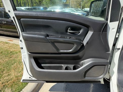 Used 2017 Nissan Titan S image 16