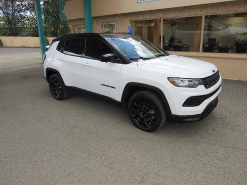 Used 2023 Jeep Compass Latitude w/ Convenience Group AWD/4WD image 5
