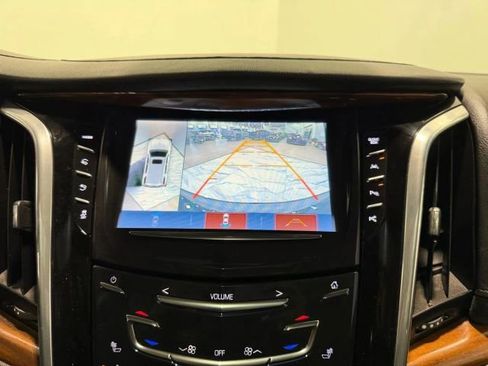 Used 2017 Cadillac Escalade Premium Luxury image 19