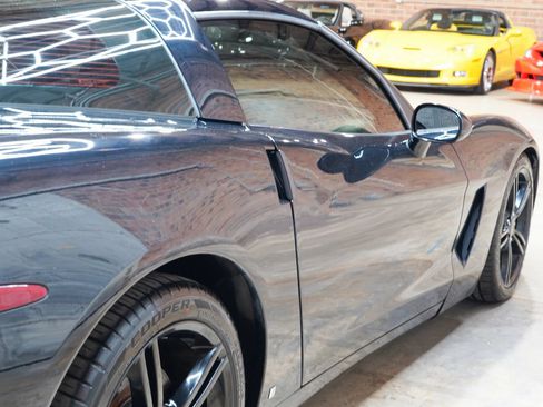 Used 2007 Chevrolet Corvette Coupe w/ Preferred Equipment Group RWD image 18
