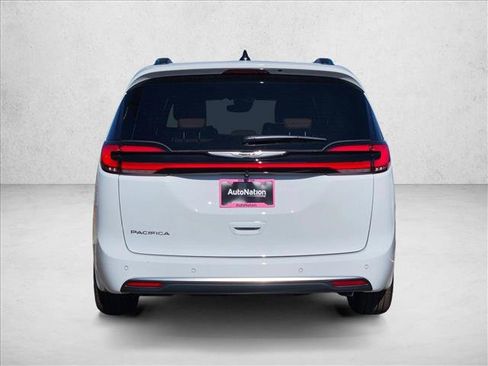 New 2026 Chrysler Pacifica Pinnacle FWD image 8