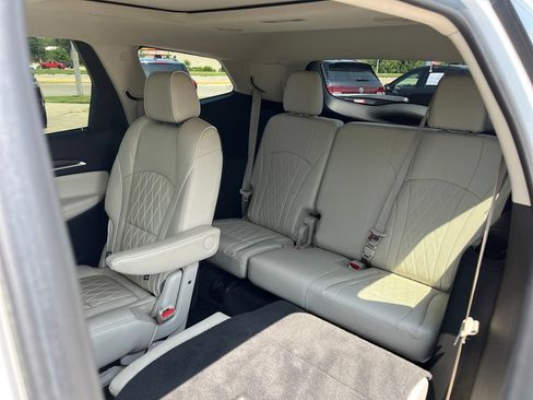 Used 2022 Buick Enclave Avenir w/ Avenir Technology Package AWD/4WD image 29