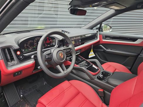 New 2026 Porsche Cayenne Coupe image 4