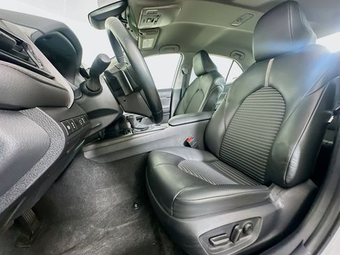 Used 2023 Toyota Camry SE image 13