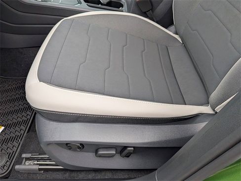 New 2026 Volkswagen Taos SE image 21