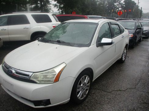 Used 2010 Ford Focus SEL image 2