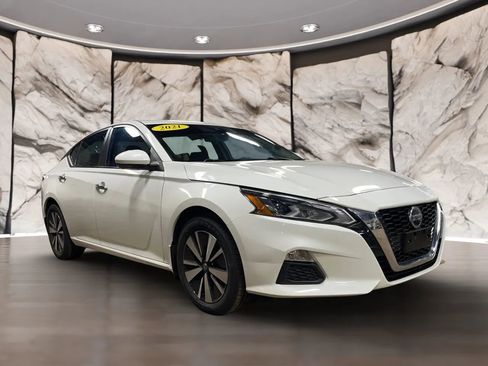 Used 2021 Nissan Altima 2.5 SV w/ SV Premium Package image 12