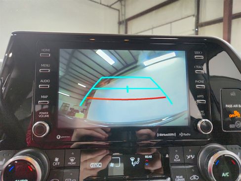 Used 2022 Toyota Highlander XLE image 27