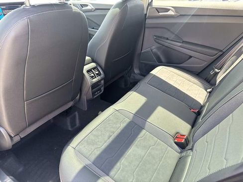New 2026 Volkswagen Taos SE FWD image 10