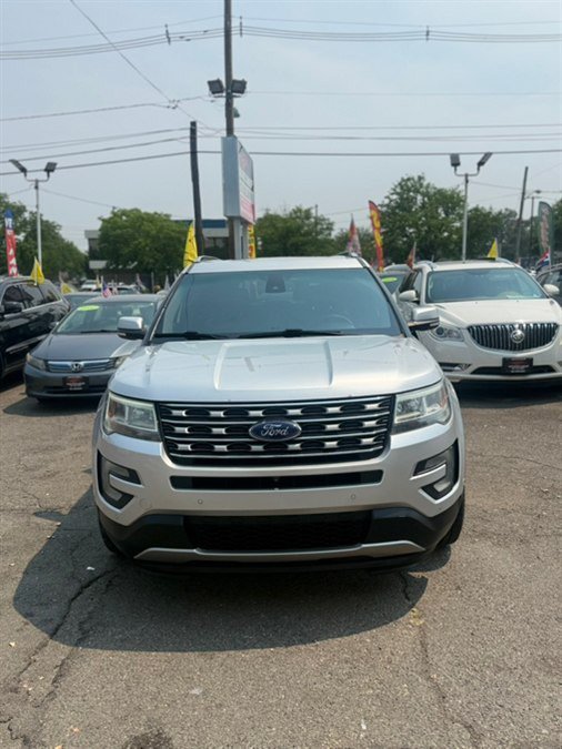 Used 2017 Ford Explorer Limited w/ Equipment Group 301A AWD/4WD image 2