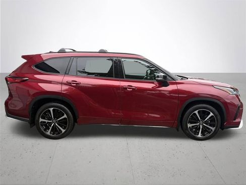 Used 2022 Toyota Highlander XSE image 6