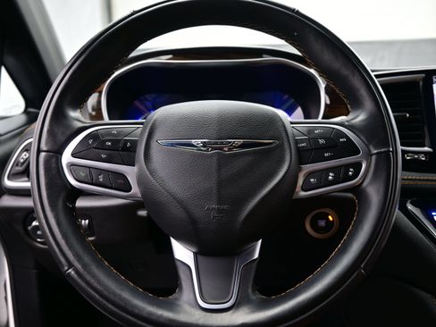 Used 2022 Chrysler Pacifica Pinnacle FWD image 25