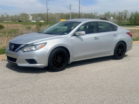 Used 2016 Nissan Altima 2.5 S w/ Power Driver Seat Package image 9