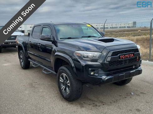 Used 2017 Toyota Tacoma TRD Off-Road image 1