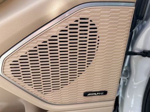 Used 2024 Jeep Grand Cherokee Limited image 11