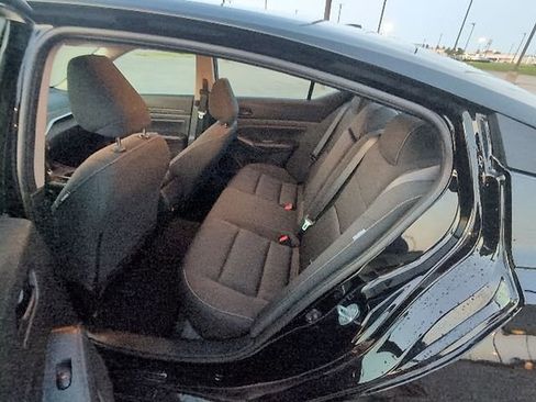 Used 2025 Nissan Altima 2.5 SV image 9