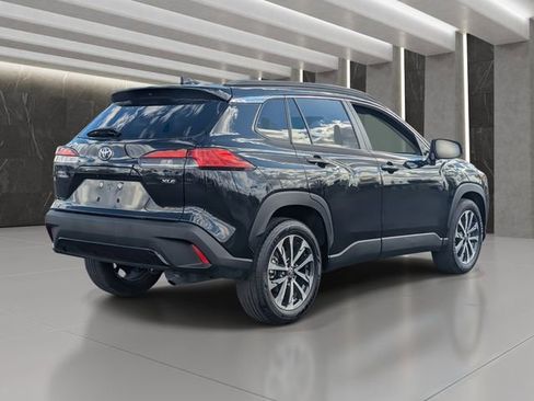 Used 2025 Toyota Corolla Cross XLE image 6